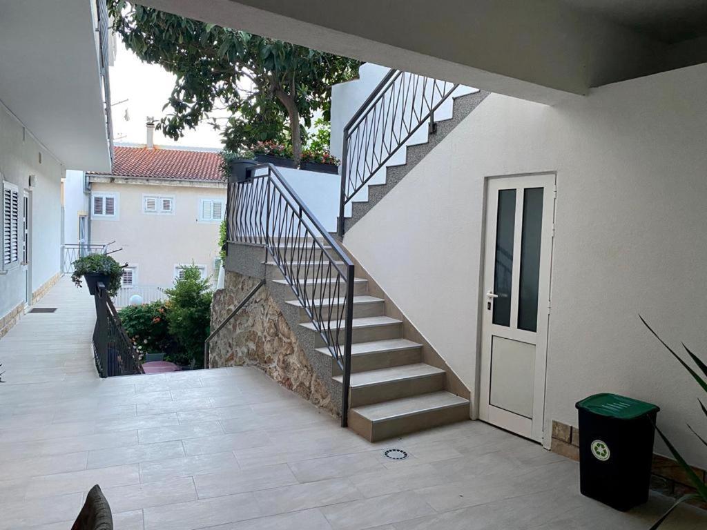 Apartments Mirjana Makarska Bagian luar foto