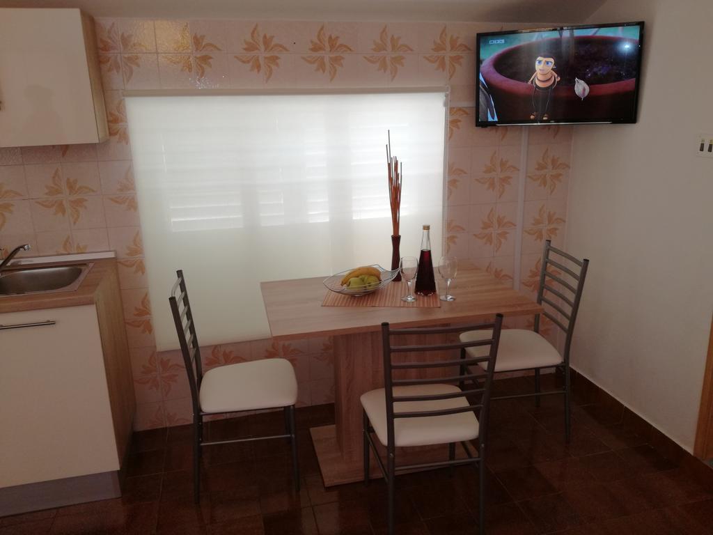Apartments Mirjana Makarska Bagian luar foto