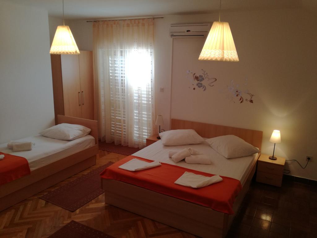 Apartments Mirjana Makarska Bagian luar foto